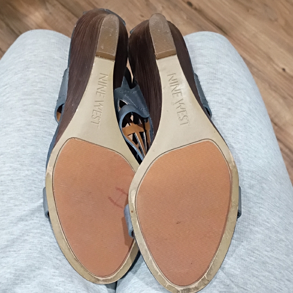 Nine West 8.D Gray/Blue Wedge Sandals - Picture 3 of 3